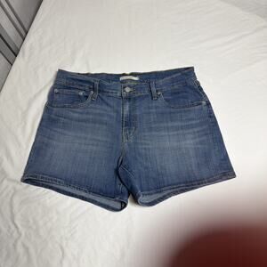 Women’s Levi’s Mid Length Shorts- Size 32